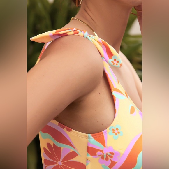 CUPSHE one piece boho retro Daisy print one piece swimsuit bathing suit L - Picture 3 of 4